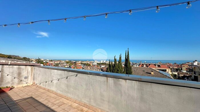 Appartamento con 5 locali in vendita in Via Napoli, Grottammare