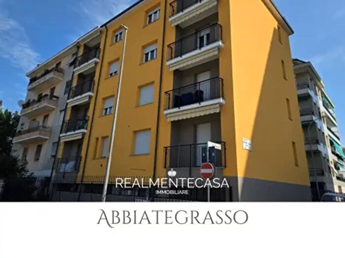 Appartamento trilocale in vendita in Via Francesco Giramo, Abbiategrasso