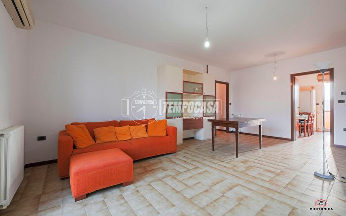 Appartamento con 5 locali in vendita in Piazza Papa Giovanni XXIII, Castel San Pietro Terme