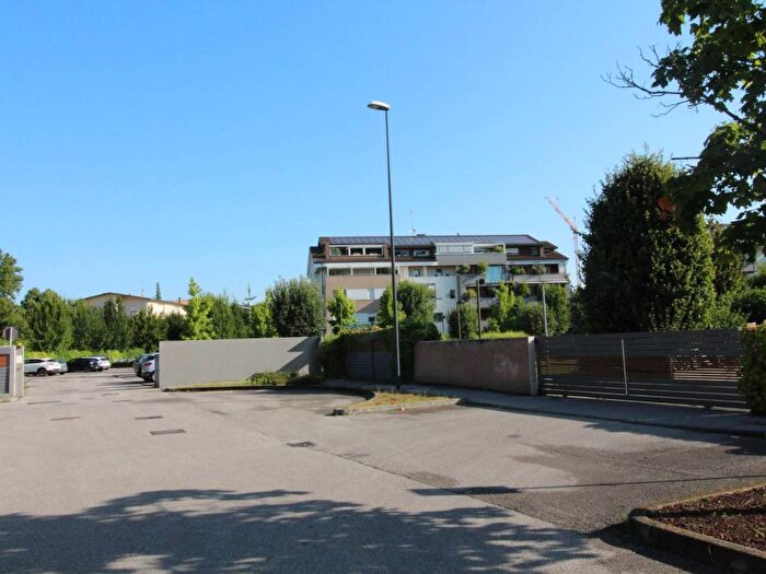 Appartamento quadrilocale in affitto in Via Cavalleggeri di Treviso, Viale Luzzatti, Treviso