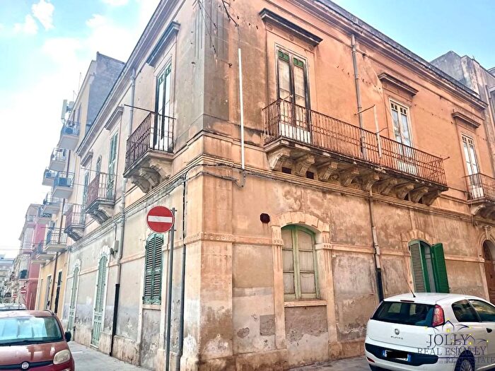 Casa con 10 locali in vendita in Isonzo, Siracusa