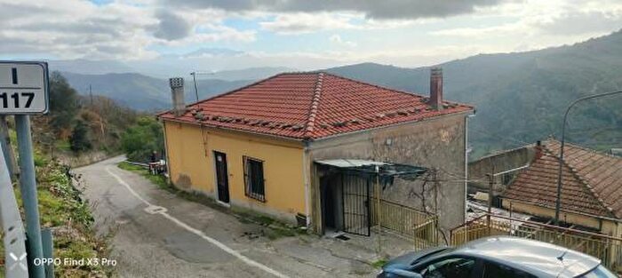 Casa con 6 locali in vendita in Via Roma, Rutino