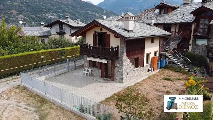 Casa quadrilocale in vendita in La Bagne, Gressan