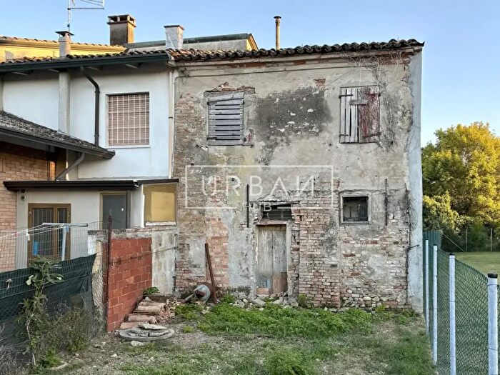 Casa quadrilocale in vendita in Via Passo Corelli, Cesena