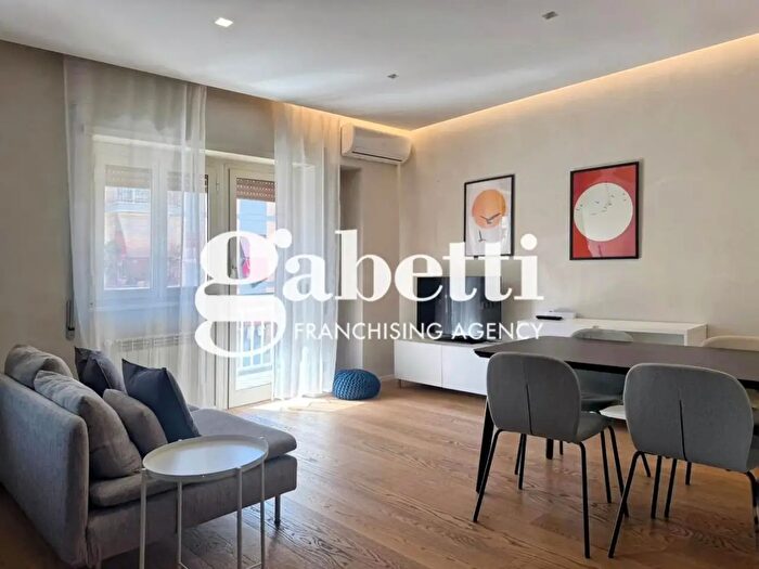 Appartamento trilocale in vendita in Via Ausonia, Roma