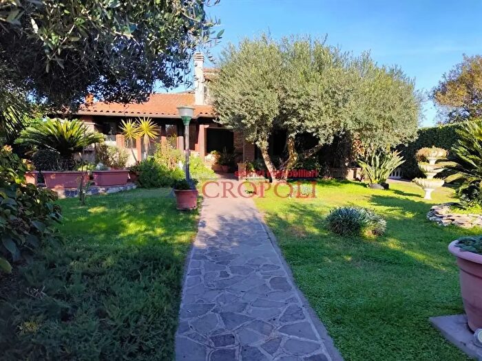 Casa con 10 locali in vendita in Via Colle di Biadaro, Anguillara Sabazia