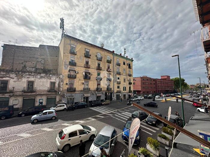 Appartamento trilocale in affitto in Via Giovanni Gussone, San Carlo AllArena, Napoli