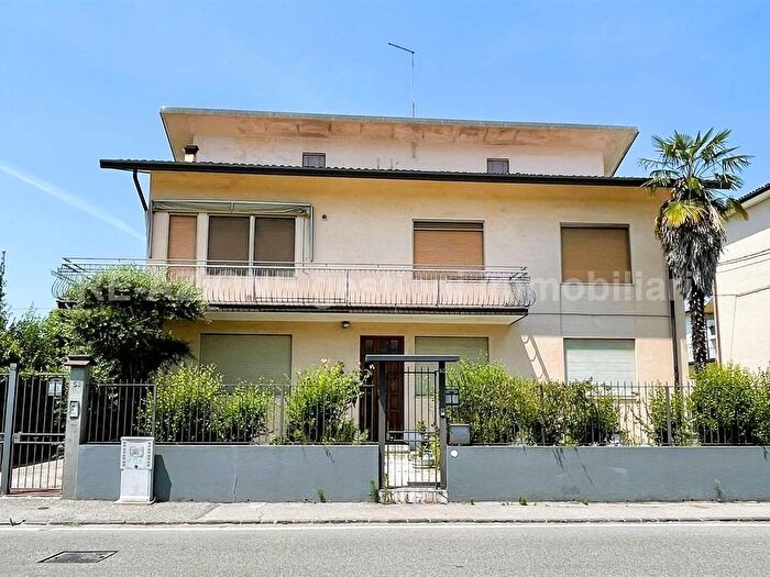 Appartamento quadrilocale in affitto in Viale Astichello, Viale Trieste Villaggio dei Fiori, Vicenza
