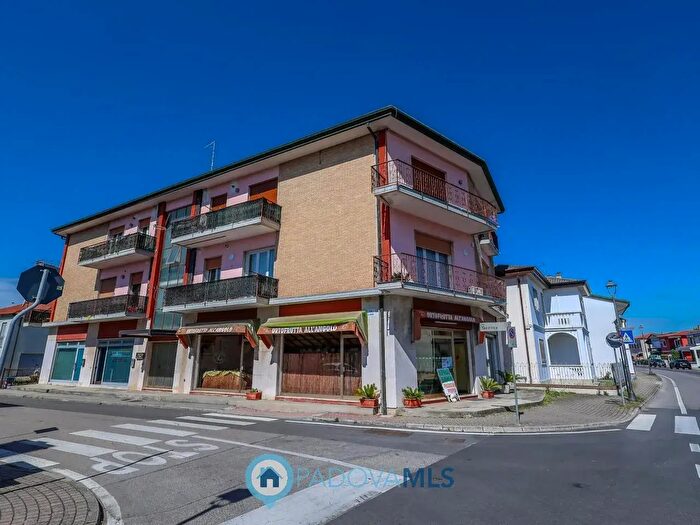 Appartamento con 5 locali in vendita in Via Genova, Campagna Lupia