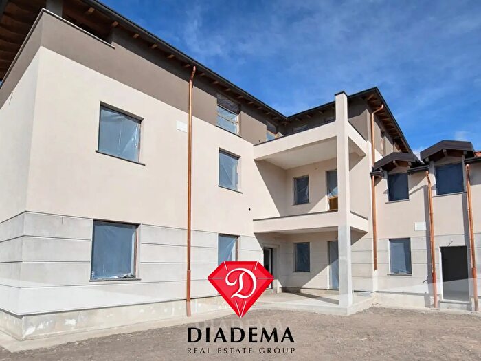 Appartamento trilocale in vendita in Via Roma, Besnate