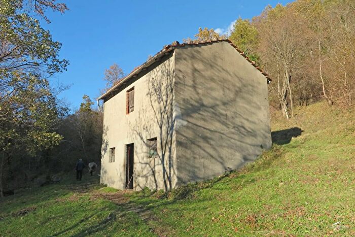 Casa bilocale in vendita in Bagnone