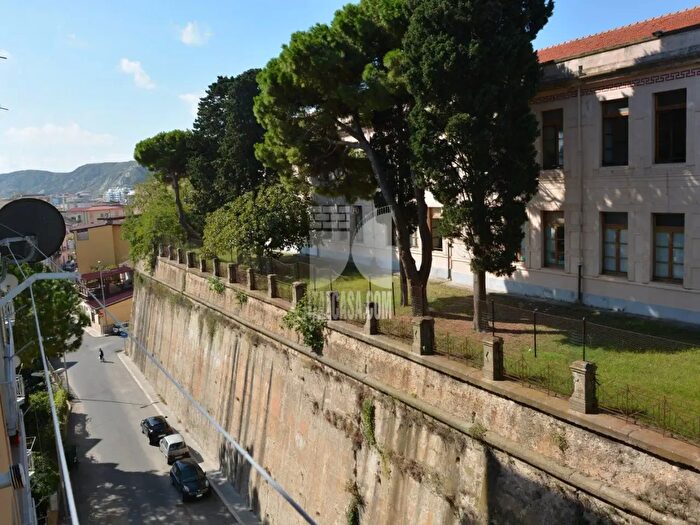 Appartamento con 5 locali in vendita in Via Discesa San Leonardo, Crotone