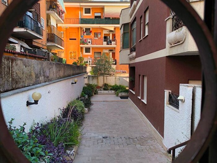 Appartamento bilocale in affitto in Tomba di Nerone, Roma