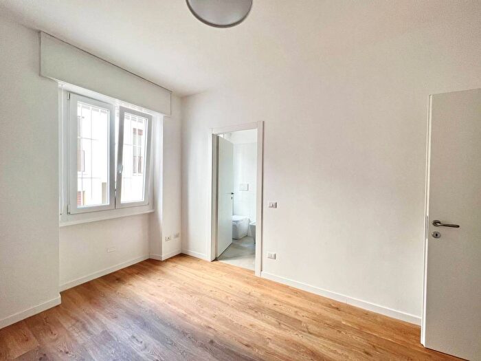 Appartamento trilocale in affitto in Via Clefi, Frua, Milano