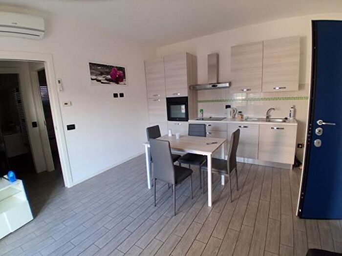 Appartamento trilocale in vendita in Via delle Fiandre, Arconate