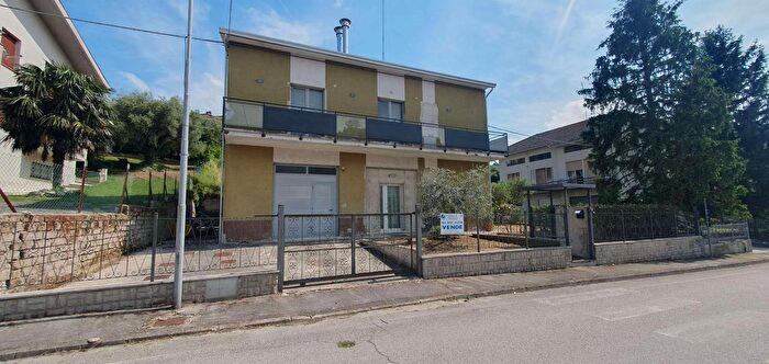 Casa con 10 locali in vendita in Via Peschereccia, San Paolo Di Jesi