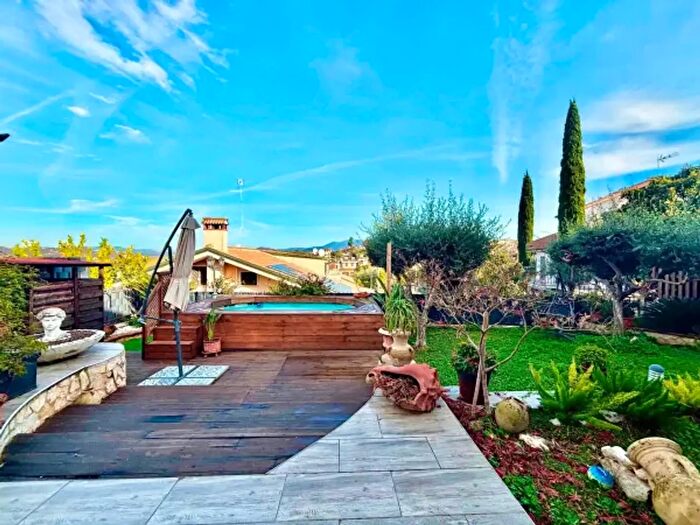 Casa con 6 locali in vendita in Via Floro, Guidonia Montecelio