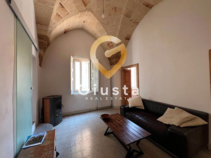 Casa quadrilocale in vendita in Via Eugenio Santacesaria, Mesagne