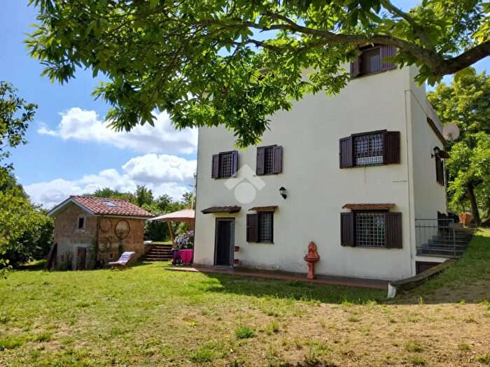 Casa con 6 locali in vendita in Via della Guinza, Soriano Nel Cimino