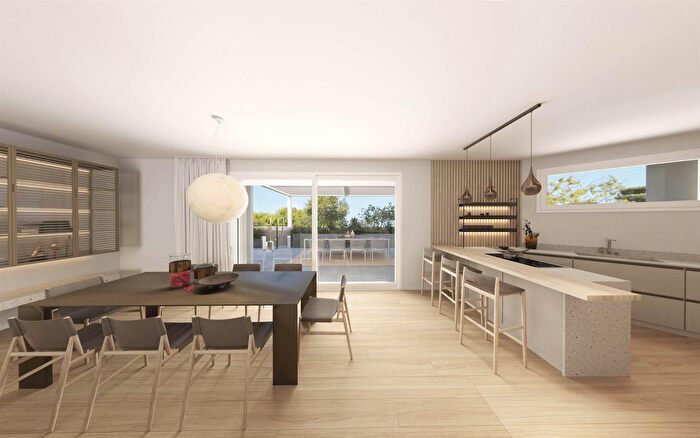 Appartamento con 6 locali in vendita in Camponogara