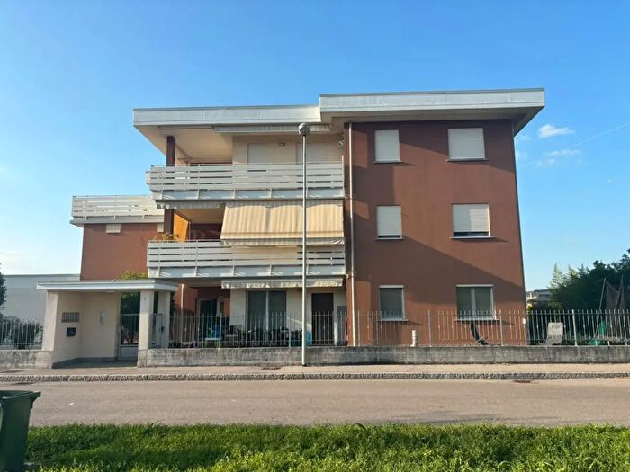 Appartamento trilocale in vendita in Via Maria Montessori, San Martino In Strada