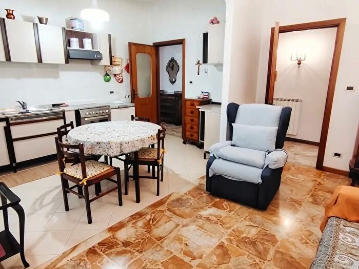 Appartamento quadrilocale in vendita in Via Diano Calderina, Imperia