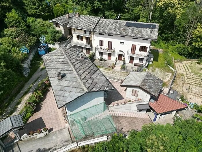 Casa con 6 locali in vendita in Via Bricco Margaria, Barge