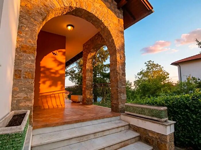 Casa con 6 locali in vendita in Via Torriglia Marzano, Torriglia