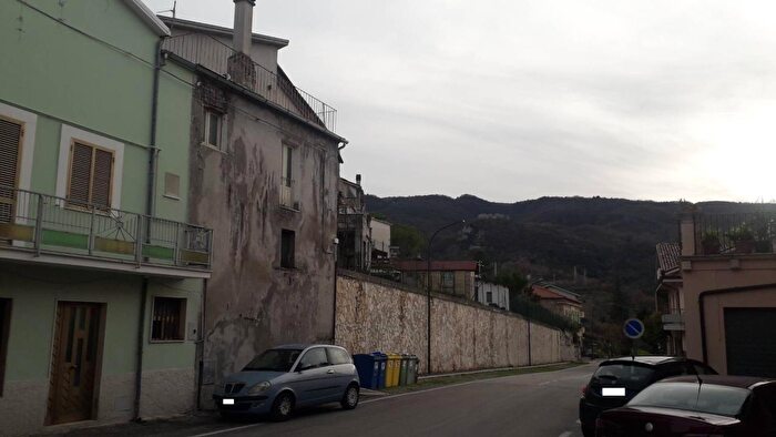 Casa quadrilocale in vendita in Vicolo Via Elcina, Serramonacesca