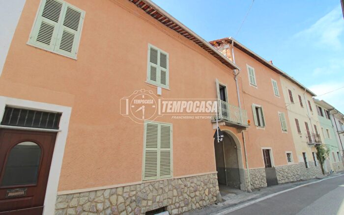 Casa con 14 locali in vendita in Via XX Settembre, Niella Tanaro