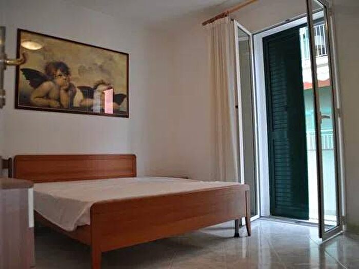 Appartamento trilocale in affitto in Via Roma, Laigueglia