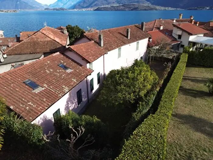 Casa con 6 locali in vendita in Vicolo Suganappa, Gravedona ed Uniti