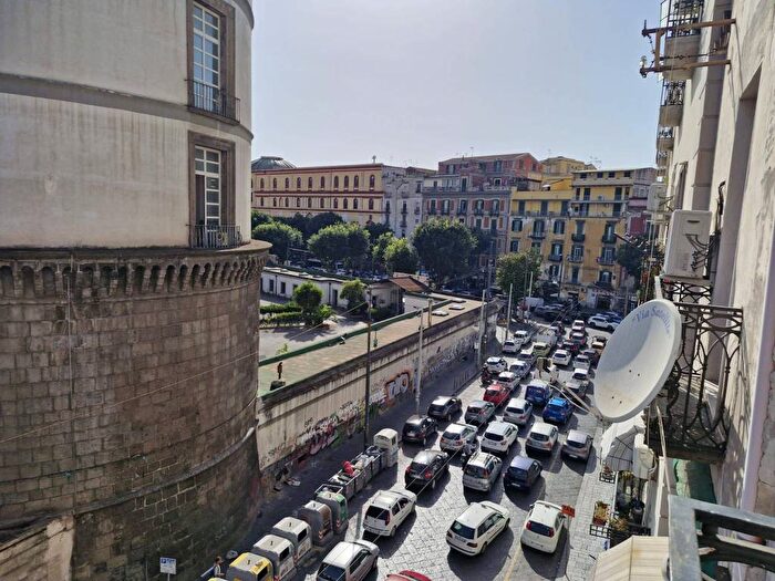 Appartamento con 6 locali in vendita in Via Cesare Rosaroll, Tribunali, Napoli