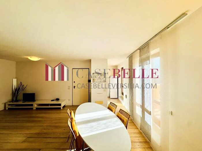 Appartamento trilocale in affitto in Camaiore