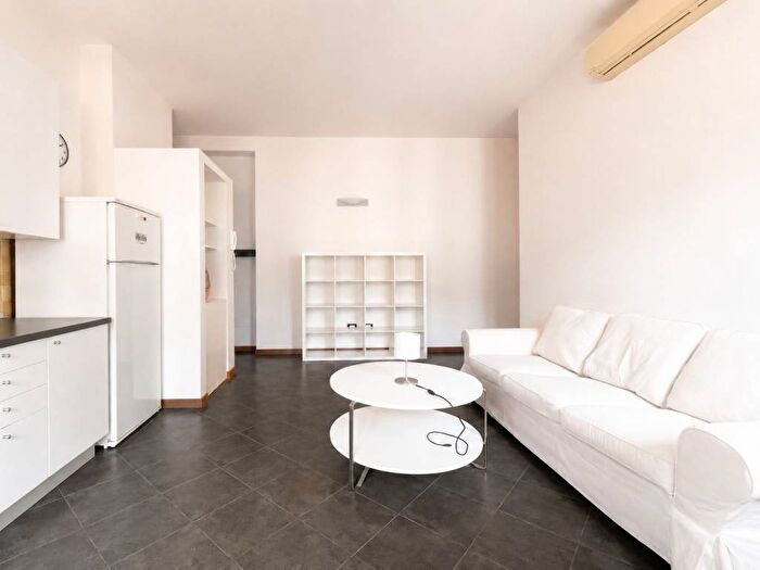 Appartamento trilocale in affitto in Via San Vincenzo, Corso Genova, Milano