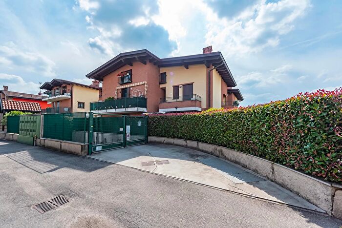 Appartamento trilocale in vendita in Lainate