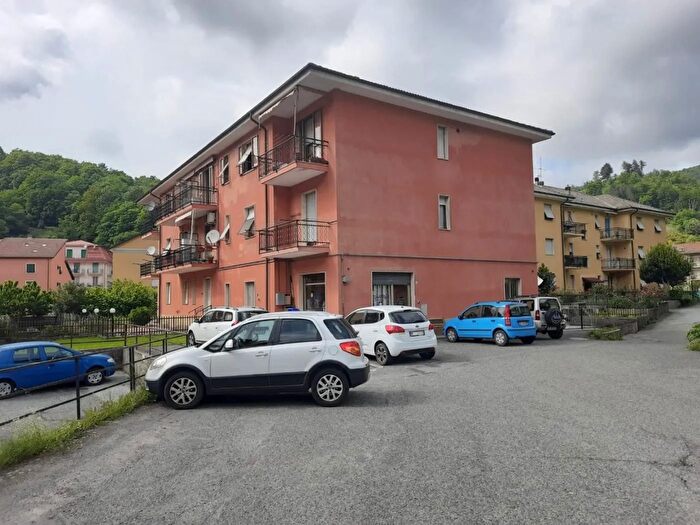 Appartamento trilocale in vendita in Via San Pietro, Masone