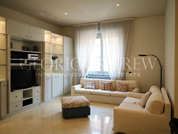 Appartamento trilocale in affitto in Viale Tunisia, Repubblica, Milano