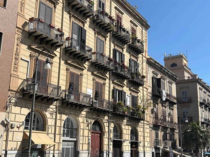 Appartamento bilocale in affitto in Via Principe di Belmonte, Roma Cavour, Palermo