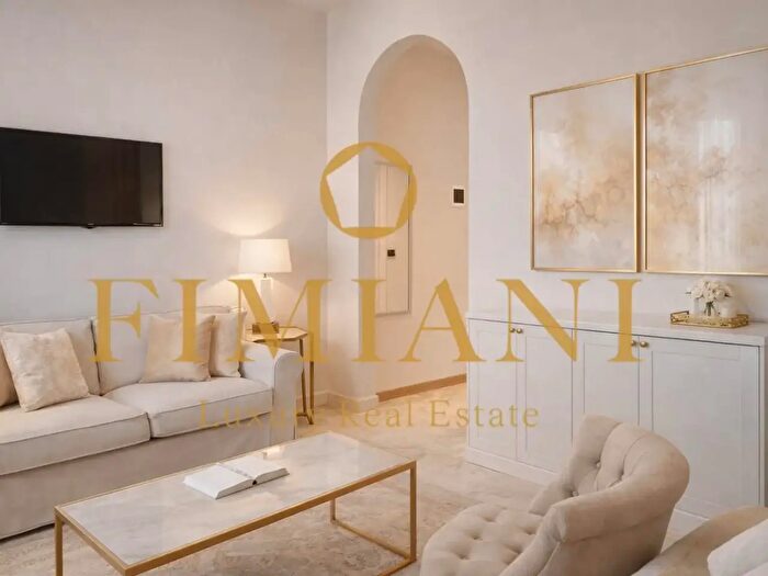 Appartamento con 8 locali in vendita in Via dei Cerchi, Firenze