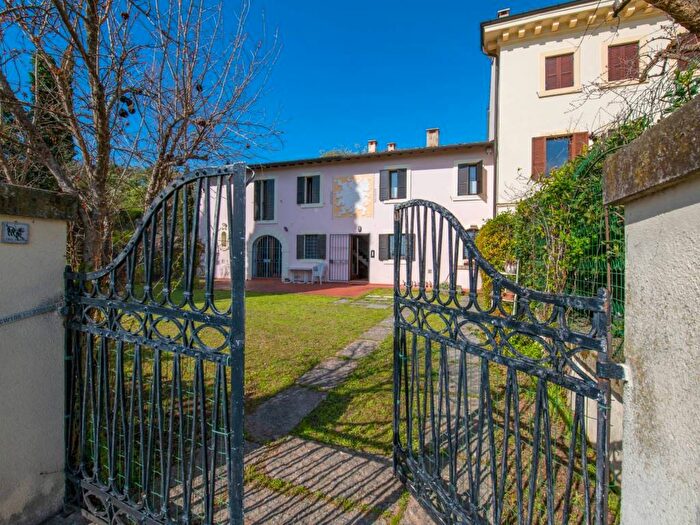 Casa con 6 locali in affitto in Via Torricelle, Valdonega, Verona