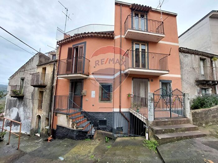 Casa con 7 locali in vendita in XXIV Maggio, Castiglione Di Sicilia