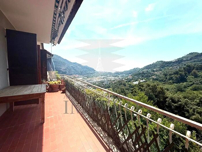 Appartamento trilocale in vendita in Via Garian, Ventimiglia