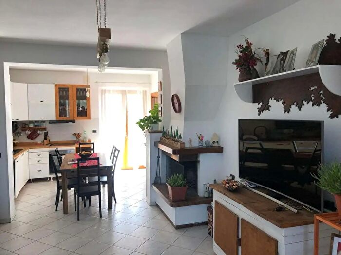 Casa con 11 locali in vendita in Strada Vicinale Santa Maria di Roncione, Deruta