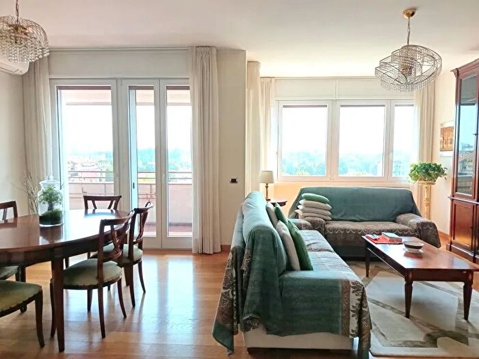 Appartamento trilocale in vendita in Viale Monte Ceneri, Milano