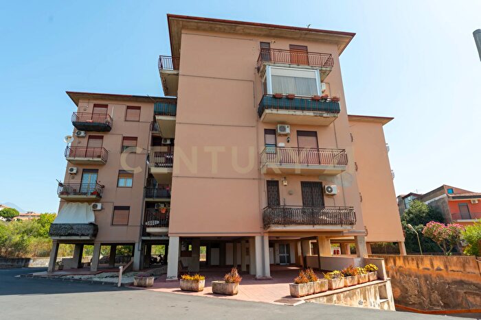 Appartamento quadrilocale in vendita in Via Poggio dAquila, Catania