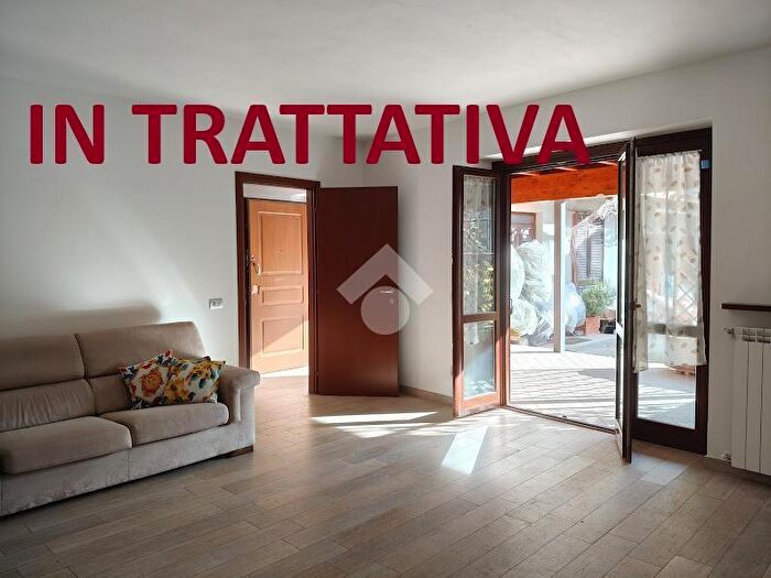 Appartamento trilocale in vendita in Via Via Albuzzi, Clivio