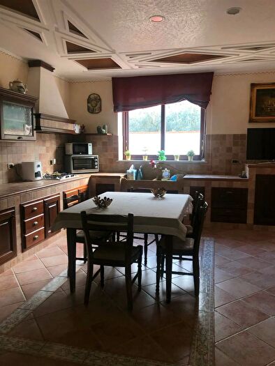 Casa con 10 locali in vendita in Palermo