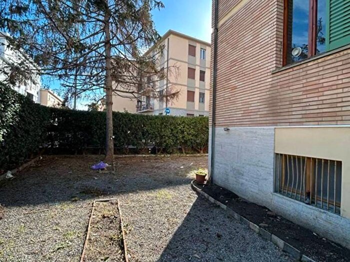 Appartamento con 5 locali in affitto in Via Azzati, Corea, Livorno