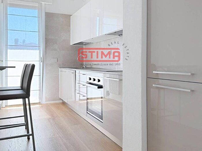 Appartamento quadrilocale in affitto in Viale Luzzatti, Treviso